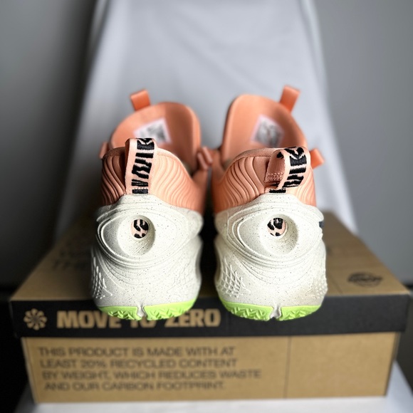 Nike Men’s Cosmic Unity Sneaker - Picture 5 of 7